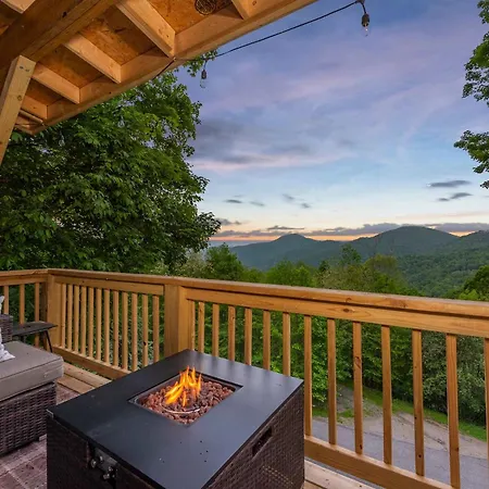 Mountain Views Hot Tub Family Room & Game Room